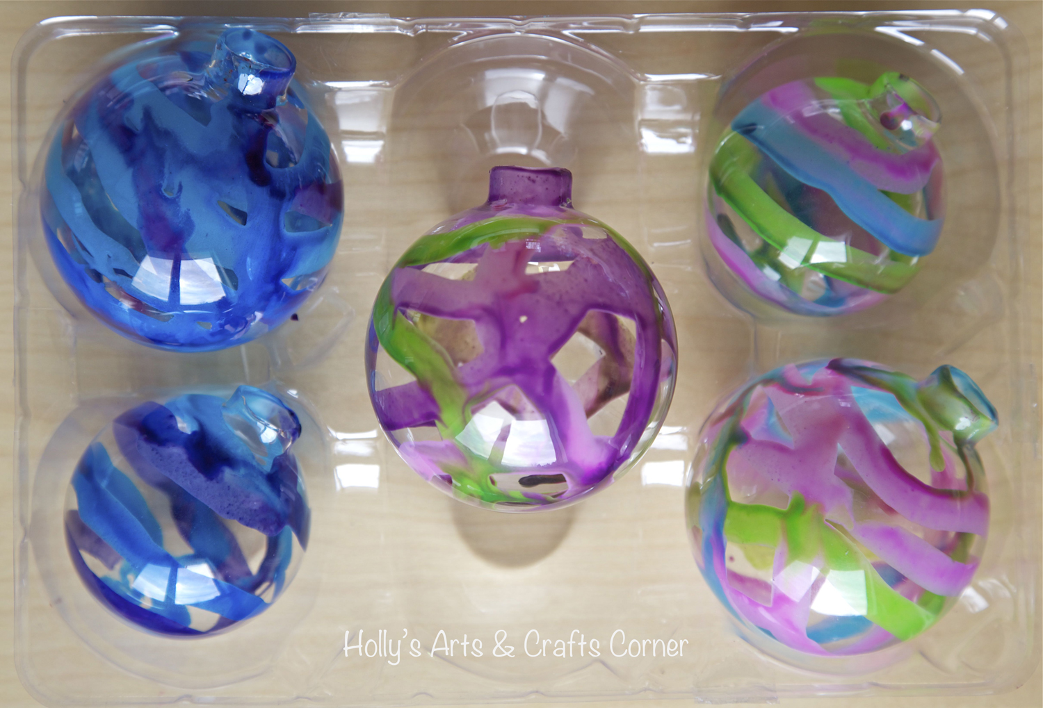 Holly's Arts and Crafts Corner Handmade Holiday Melted Crayon Ornaments