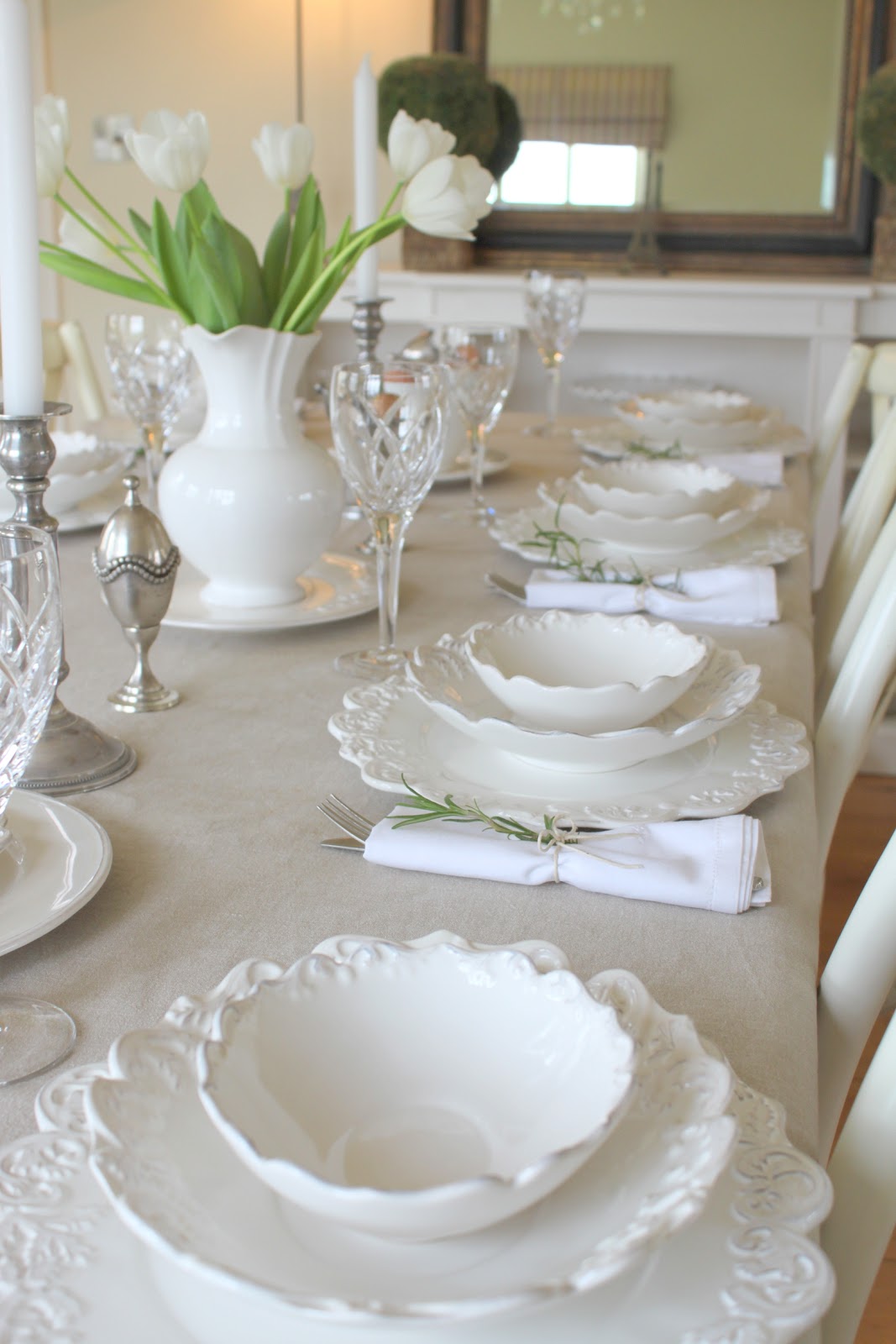 White+dining+table.jpg (1067×1600) Beautiful table settings, Table