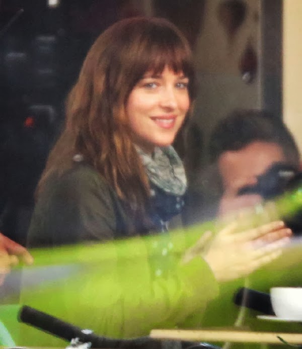 Dakota Johnson  en el rodaje de 50 Sombras de Grey: primeras imágenes50 Sombras de Grey: primeras imágenes