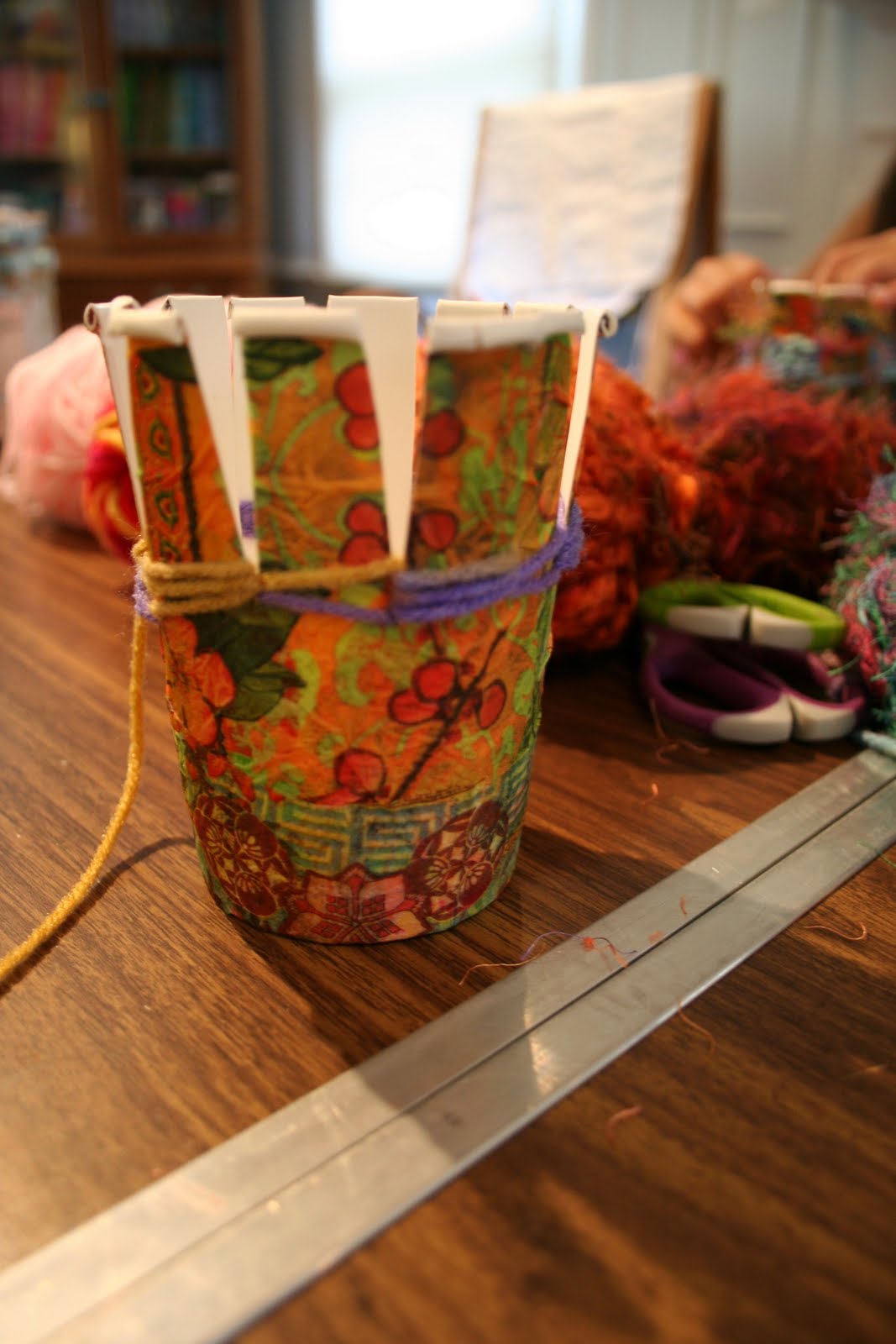 Pink and Green Mama * ReCycle Craft Paper Cup Weaving!