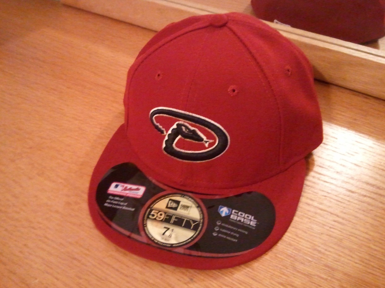 do mlb players wear low profile caps