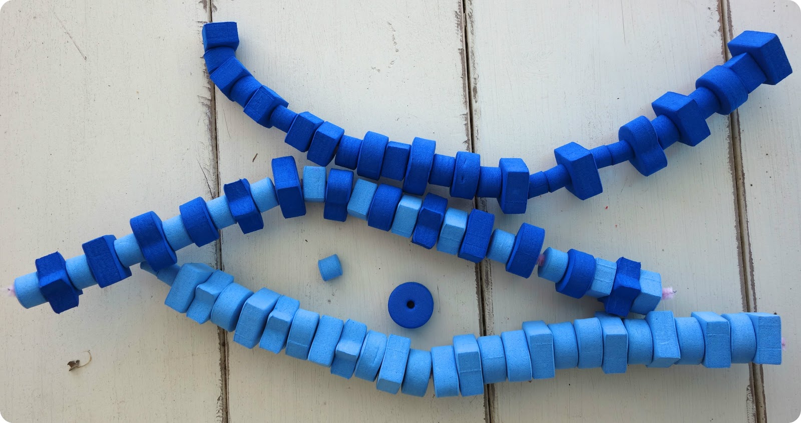 BLISSFUL ROOTS Foam Beads & Pipe Cleaners