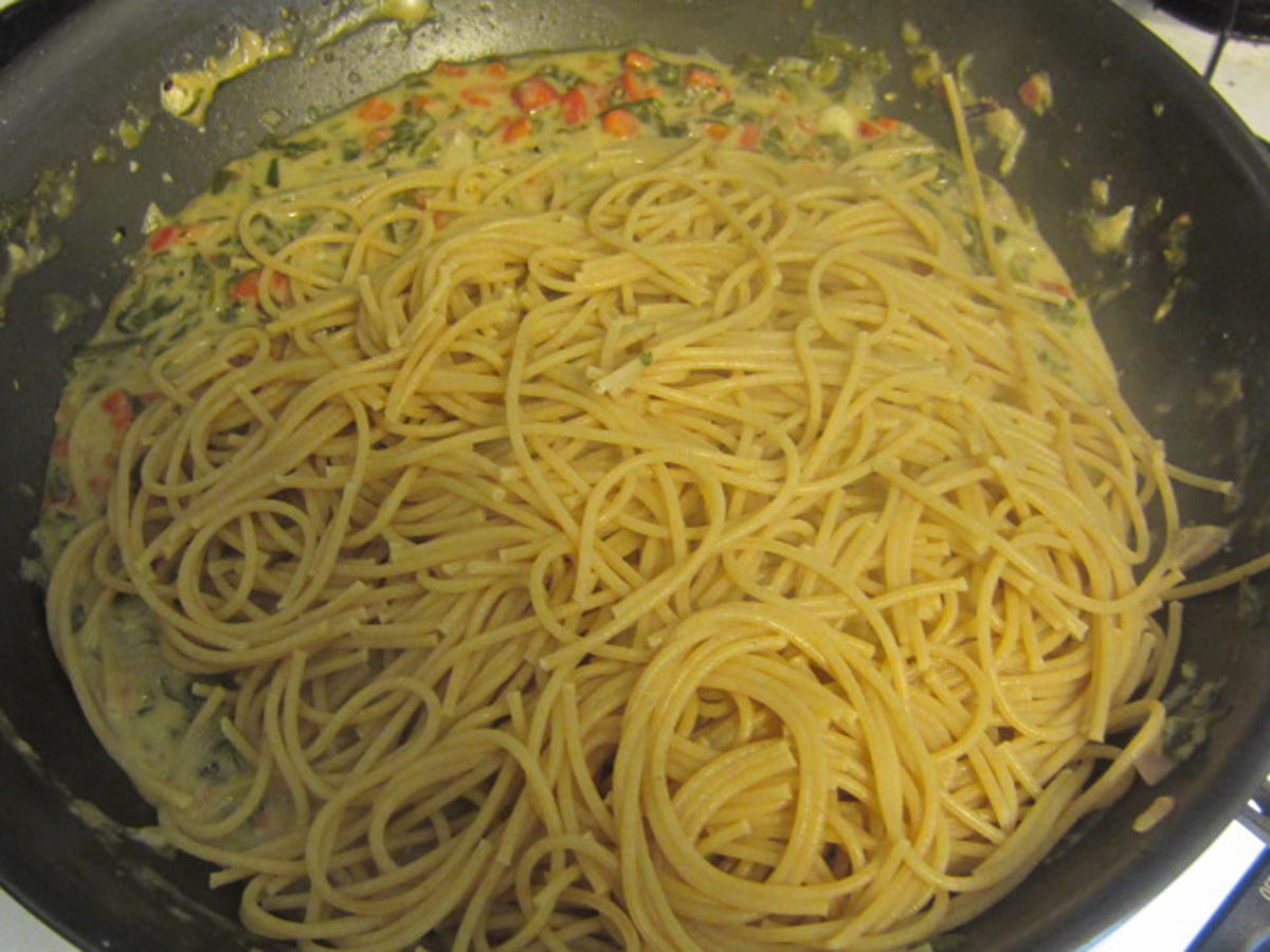 Saturday's Mouse Creamy Roasted Garlic Spinach Pasta