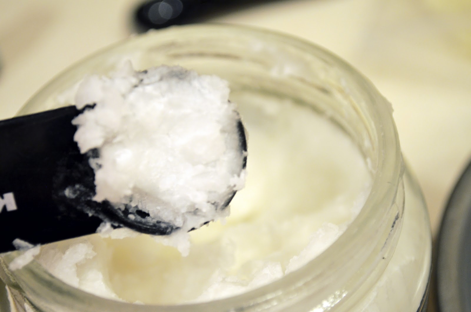 Kitty Cats and Airplanes Solid perfume (a tutorial)