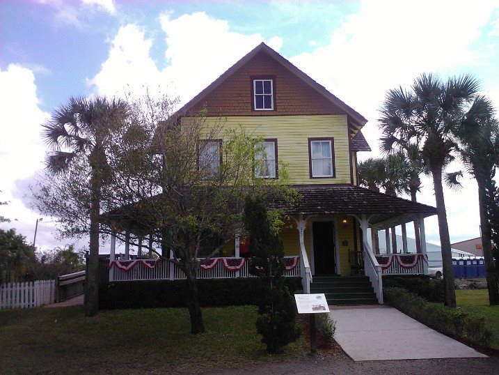 Glitter & Groceries The Riddle House Hauntings