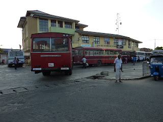 train voiture avec chauffeur bus au sri lanka