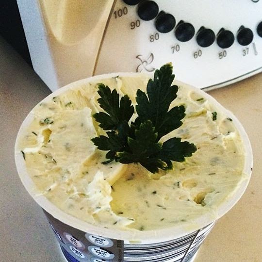 Daz in the Kitchen Garlic, chive and dill cream cheese in the