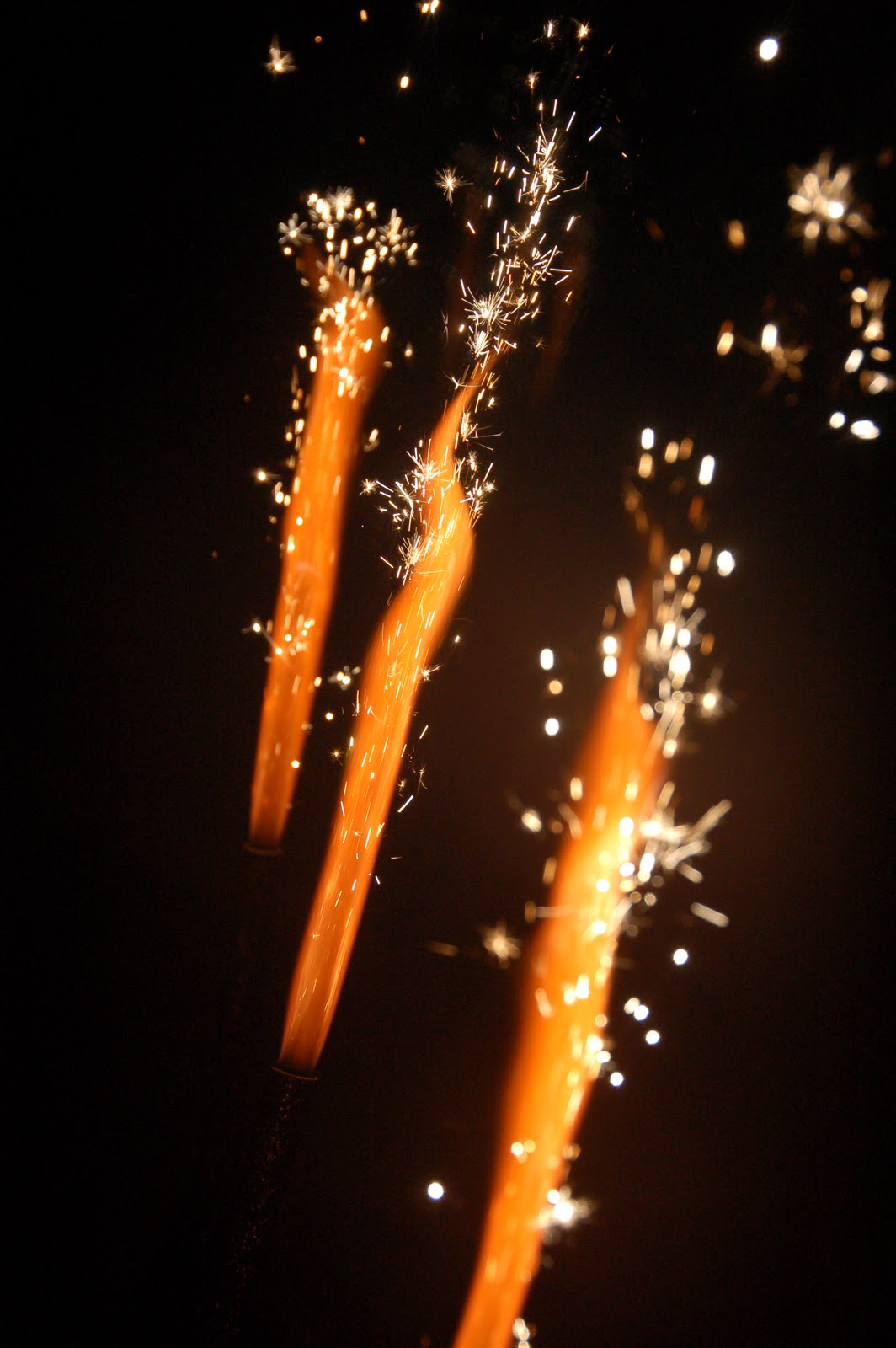 Discount Wedding Sparklers by Buy Sparklers Champagne Bottle Sparklers