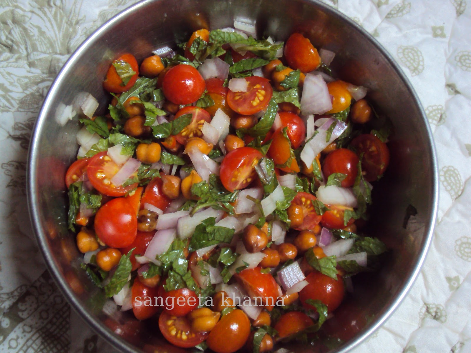 simple salad for summer...cherry tomatoes and chickpeas , detox recipe..