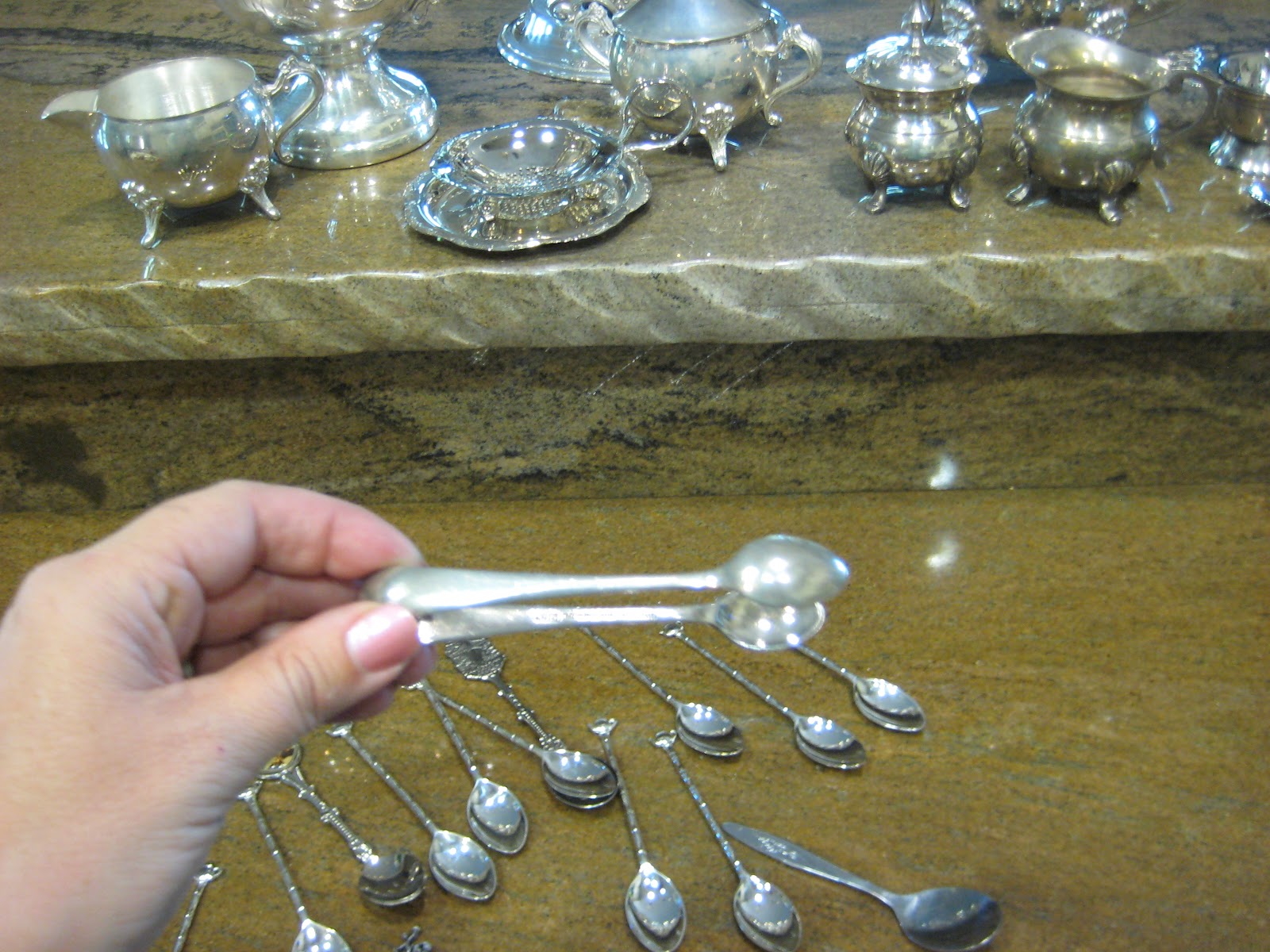 Jo Traveler Quick & Easy way to polish your silver tea set