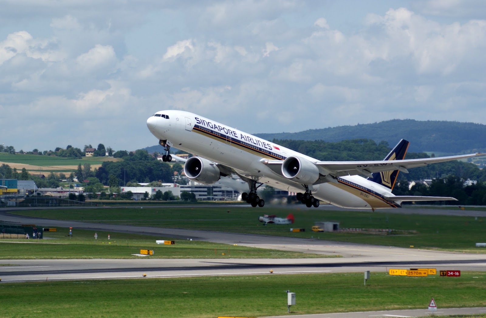 Singapore Airlines Boeing 777 300 Singapore Airlines Boeing 777 300