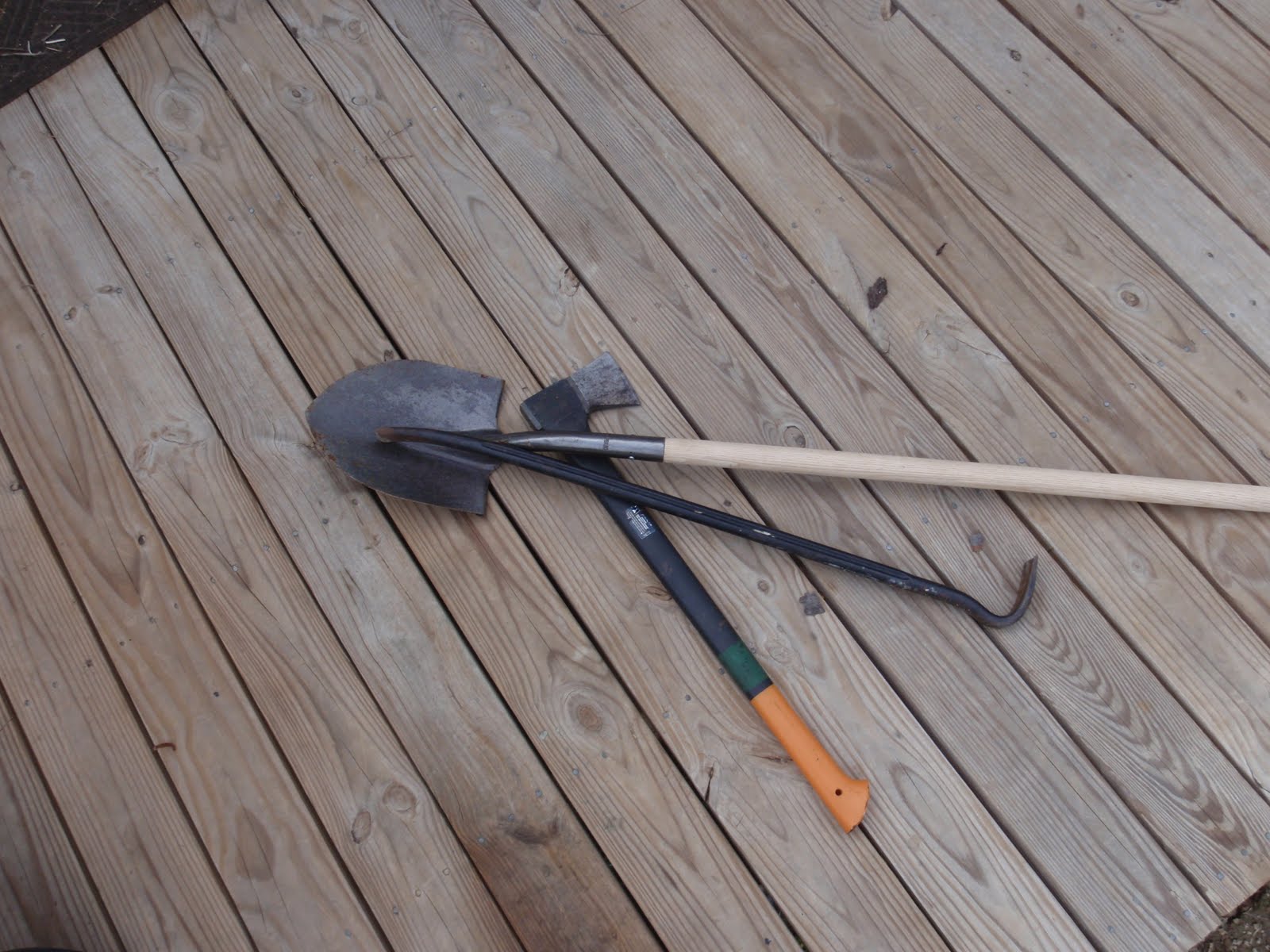 The Zombie Apocalypse Survival Guide Melee weapons for Zday