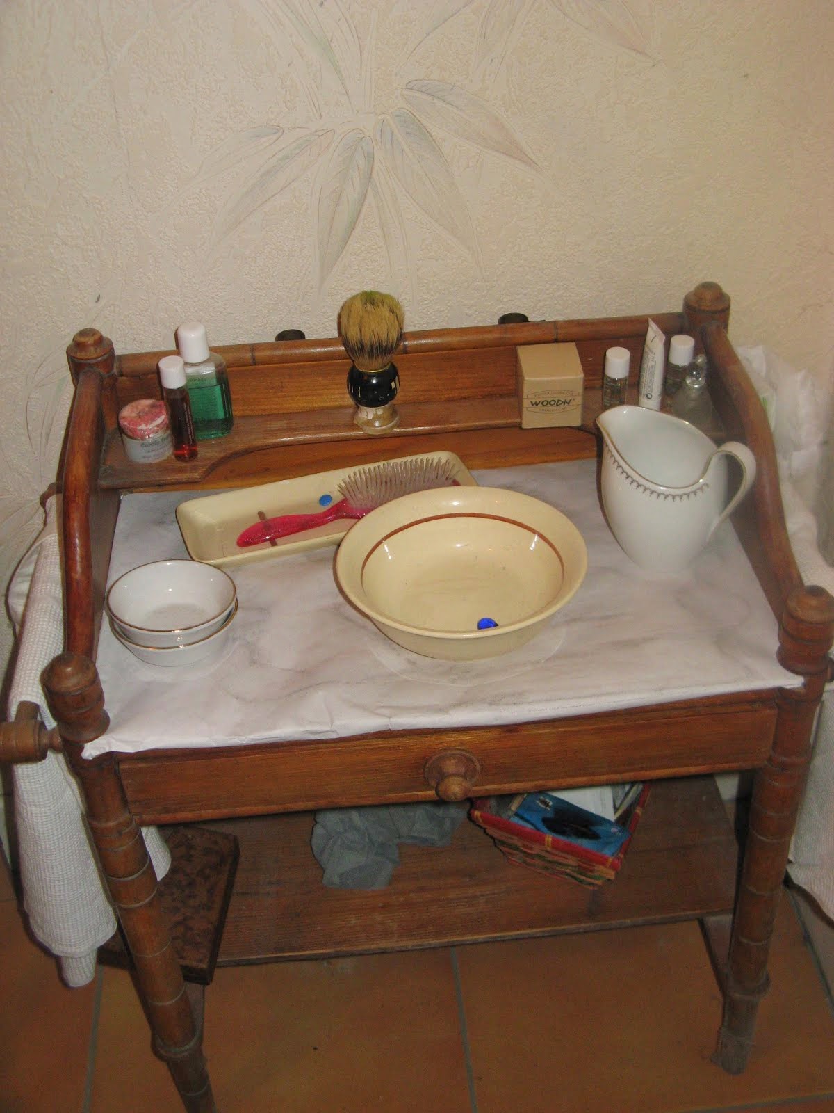 table de toilette bois