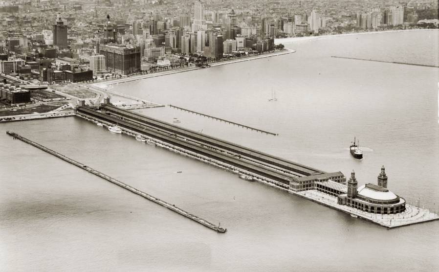 navy pier hours parking