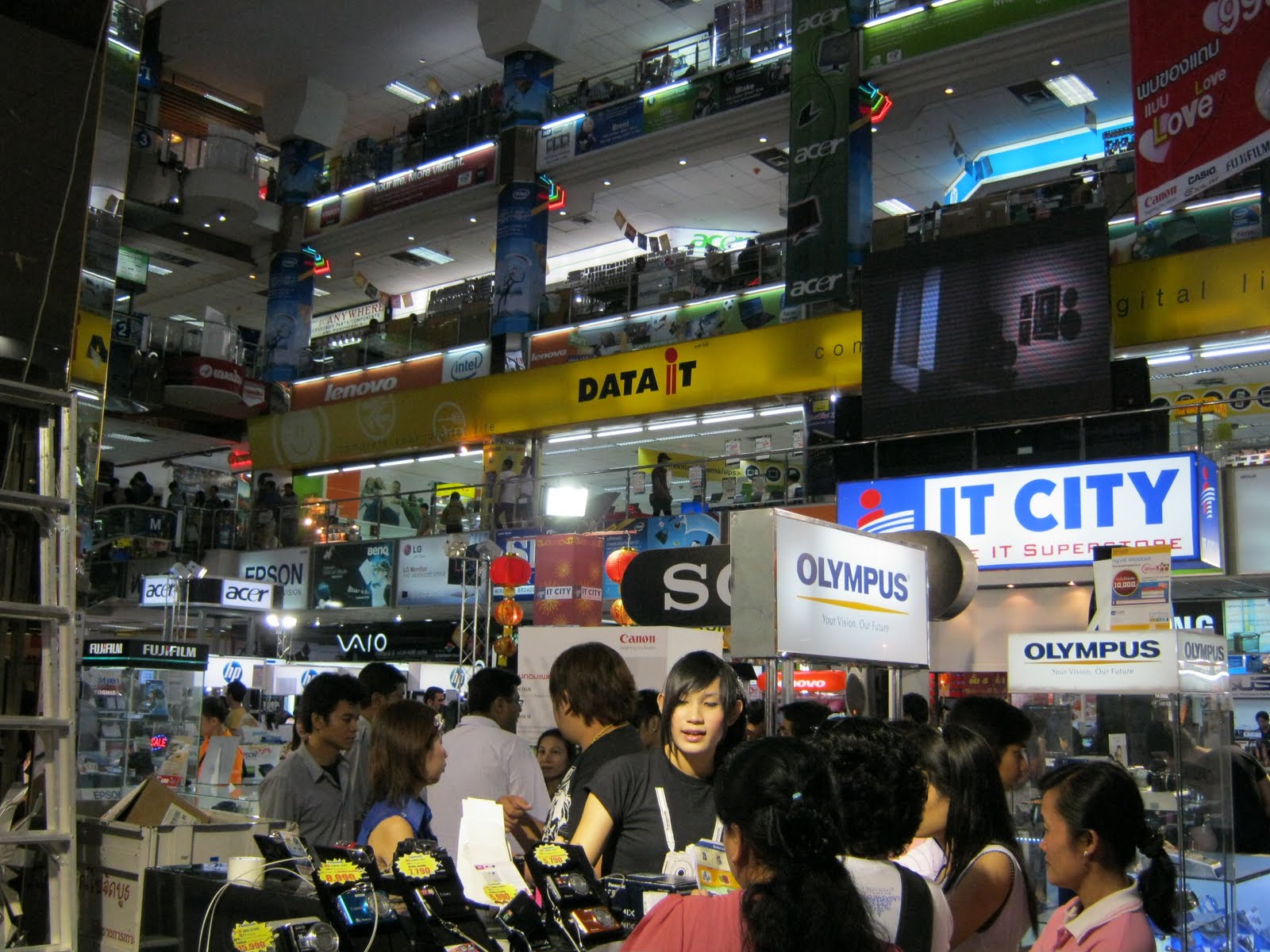 Best Shopping Malls In Bangkok Thailand Pantip Plaza
