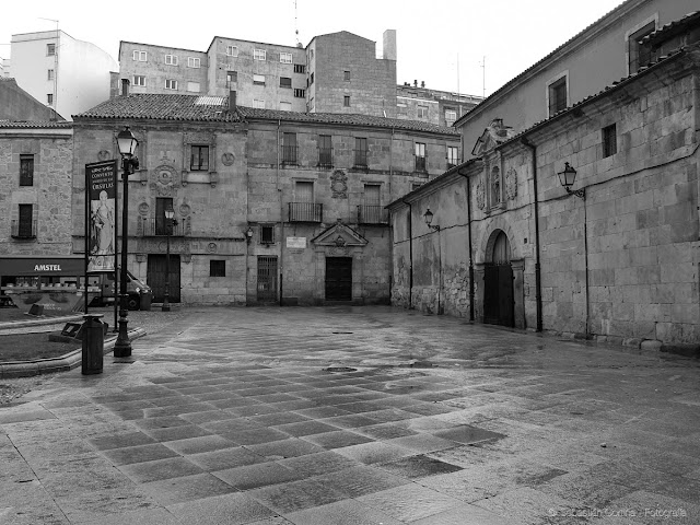 Casa del Rectorado y Casa de las Muertes a su lado. Salamanca