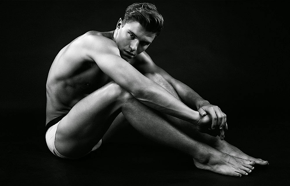 Oliver Cheshire naked