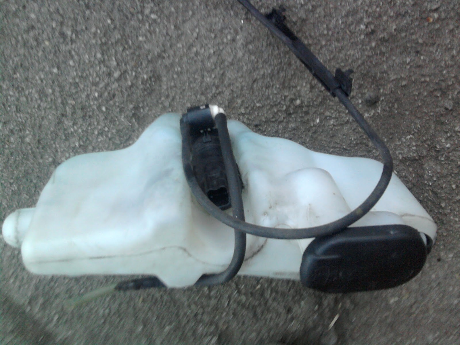 Used Car Spares RENAULT CLIO WASHER BOTTLE & PUMP