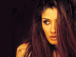 Hot Sexy Bollywood Upcoming Actress Raveena Tandon photo gallery and information