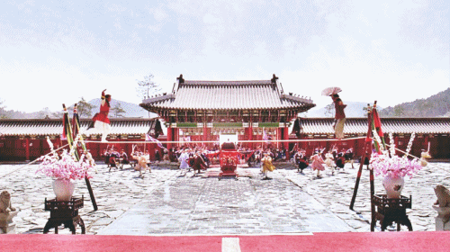 영화 왕의 남자 속 공길 |