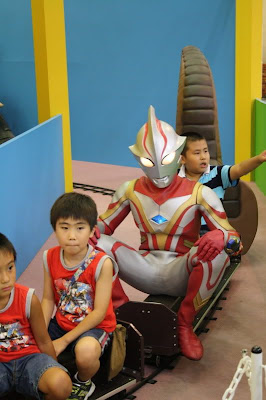 Gini Nih Kalo Ultraman Nganggur... [ www.BlogApaAja.com ]