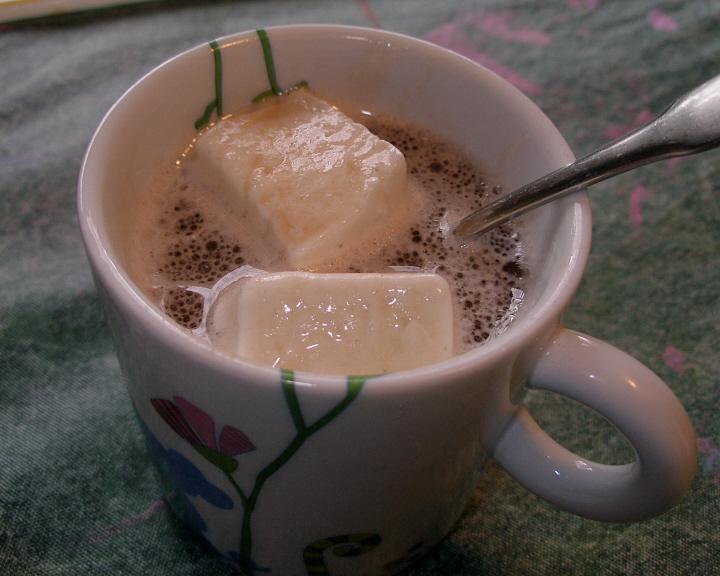 A Messy Kitchen Vanilla Marshmallows with Lyle's Golden Syrup (Corn Free)