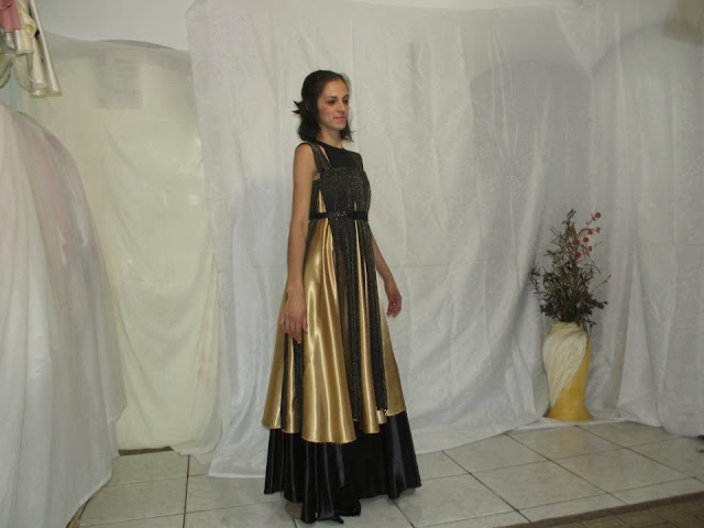 saia plissada midi colorida