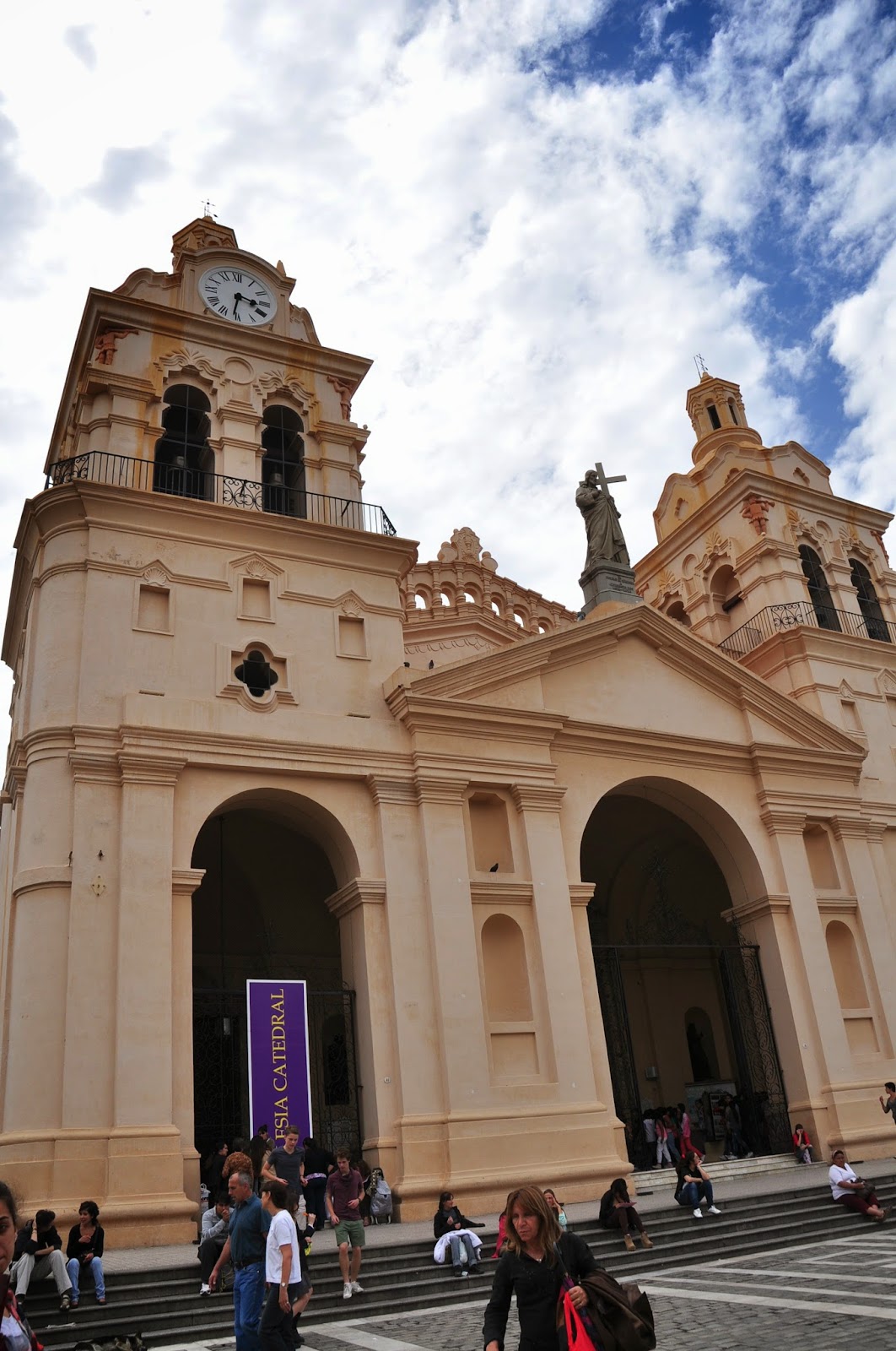 オランダ Bloggin The Netherlands コルドバのイエズス会管区 Manzana Jesuitica Jesuit Square