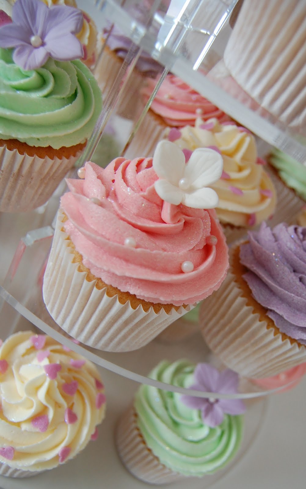 Little Paper Cakes Pastel giant cupcake and matching cupcake tower