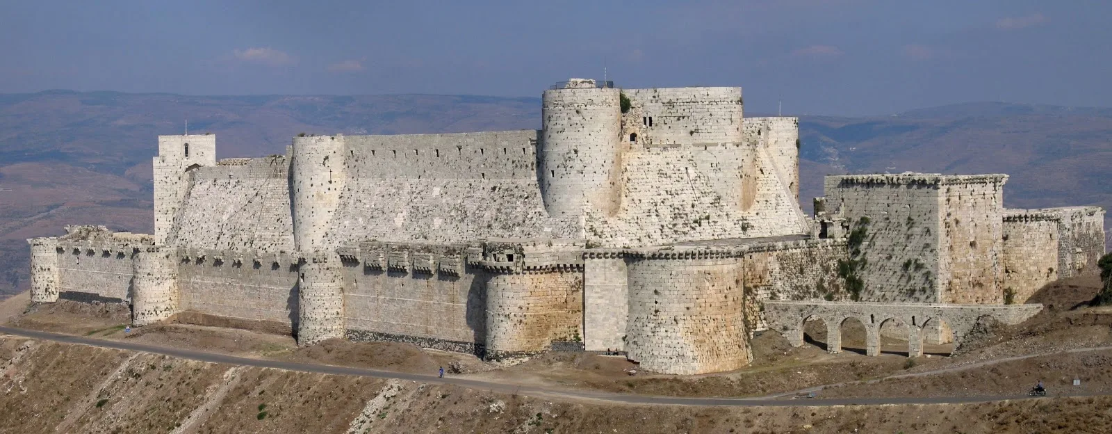 O Krak des Chevaliers, uma fortaleza construída durante as Cruzadas para a Ordem dos Cavaleiros Hospitalários