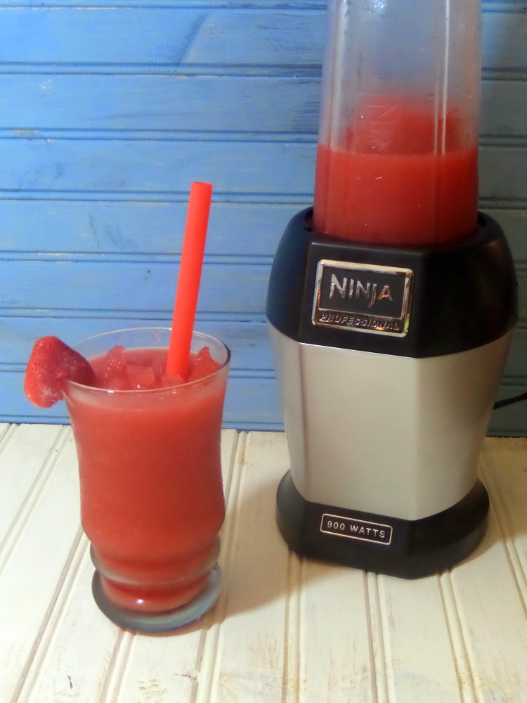 Making Strawberry Smoothies with Nutri Ninja - Outnumbered 3 to 1
