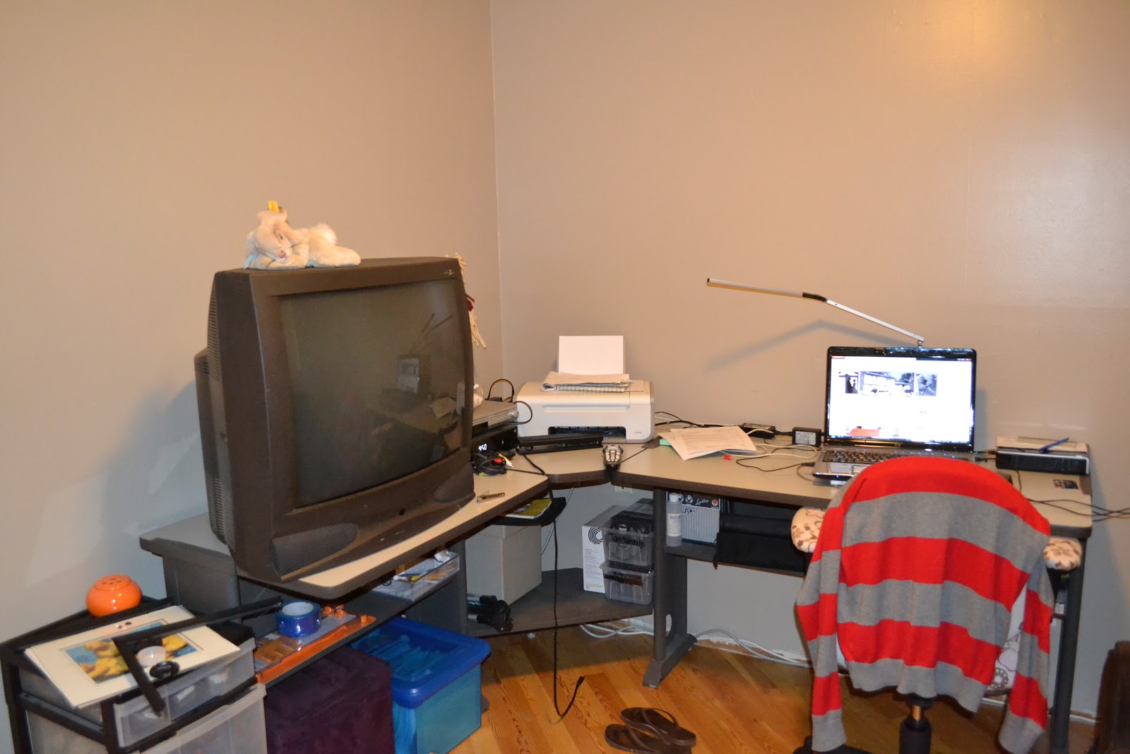 giant+ugly+desk.JPG