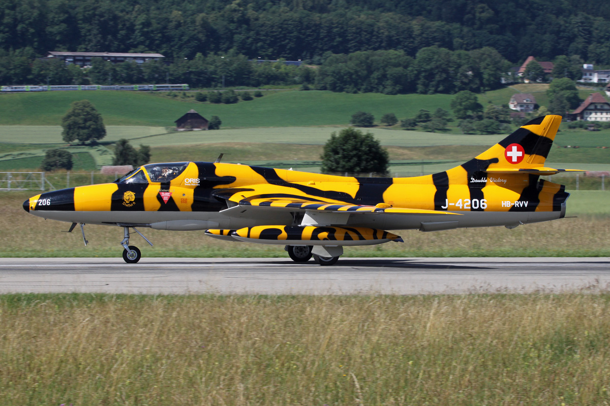 Verein+Hunter+Flying+Group+-+Hawker+Hunter+T68+-+HB-RVV++J-4206+-+4941+NET.jpg