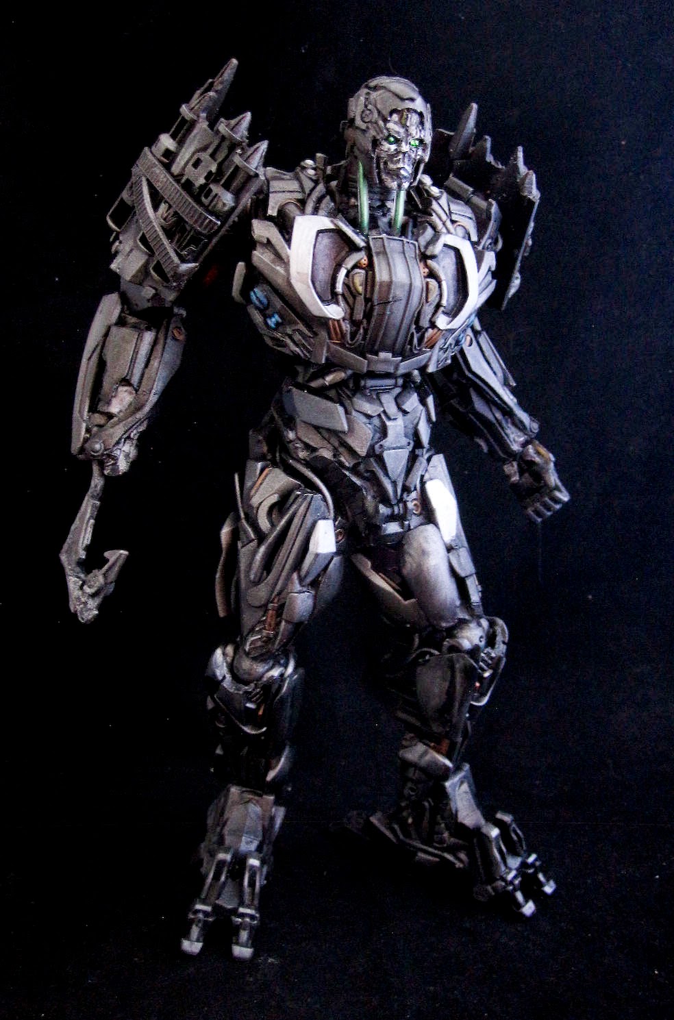 Sabretooth's Transformers Age of Extinction Leader Class