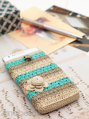 Crochet smart phone case beige and turquoise by Anabelia