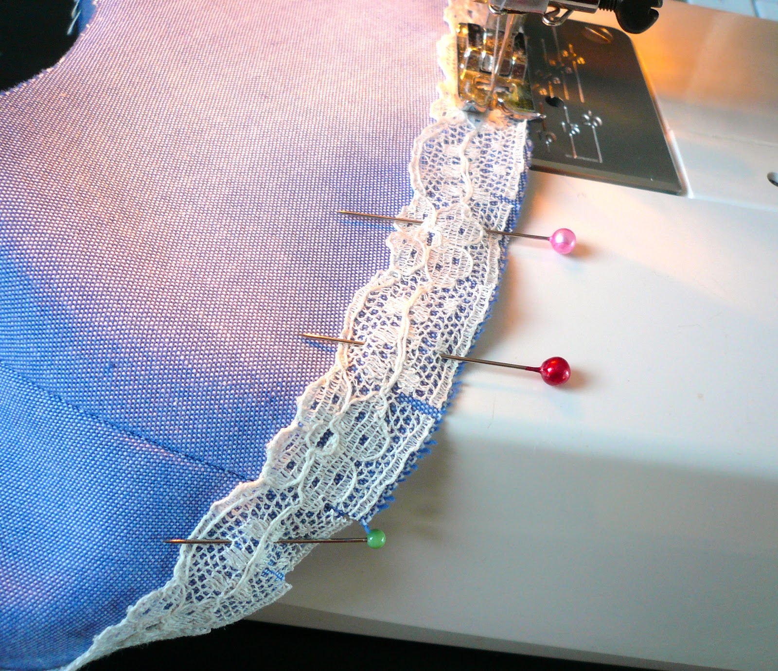 Handmade Jane Tutorial How to apply a lace trim to a Peter Pan collar