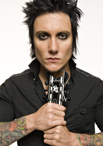 More-Syn-ning-synyster-gates-20038741-342-483.png