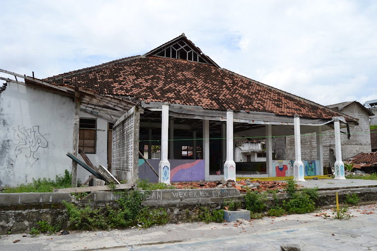 Mye ødelagt i byen pga jordskjelvet i 2006