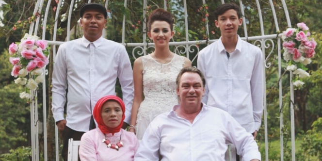 Dahlia Poland Jelaskan Kenapa Ibu Kandungnya Tidak Mau Tersenyum di