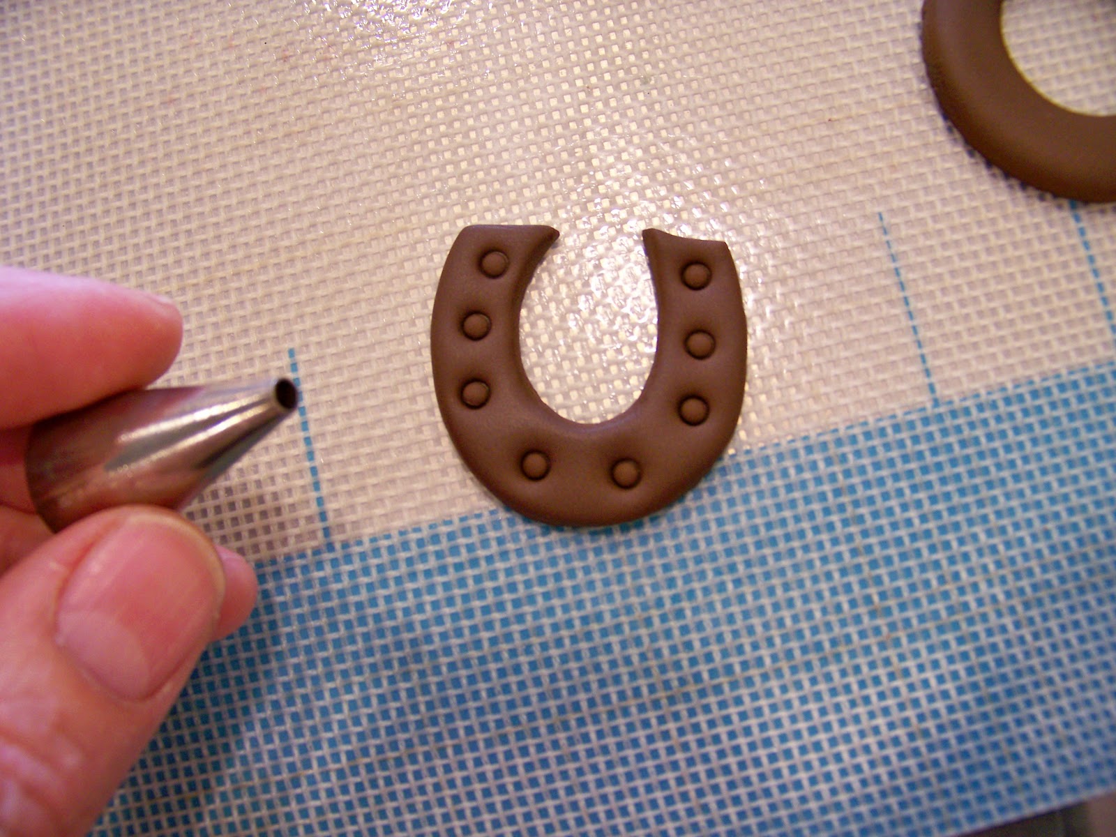 Fondant Horseshoe Cowboy cakes, Horse cake, Cake decorating