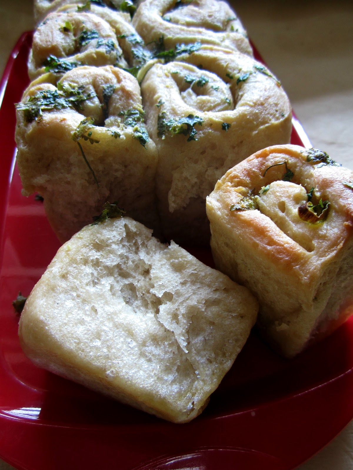 Easycooking WholeWheat Garlic Pullapart Rolls