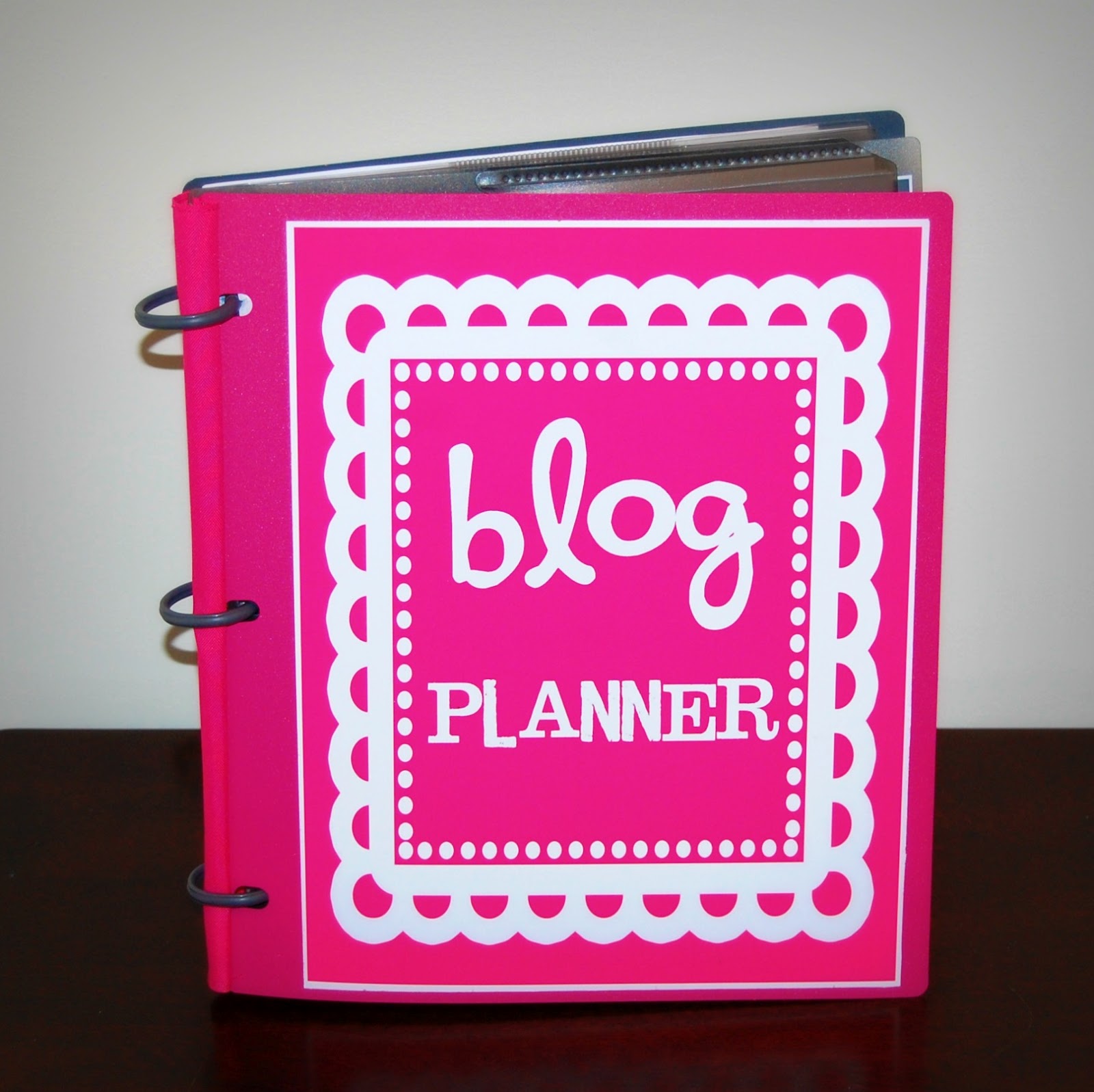 A Look Into My Blog Planner {Make Your Own}