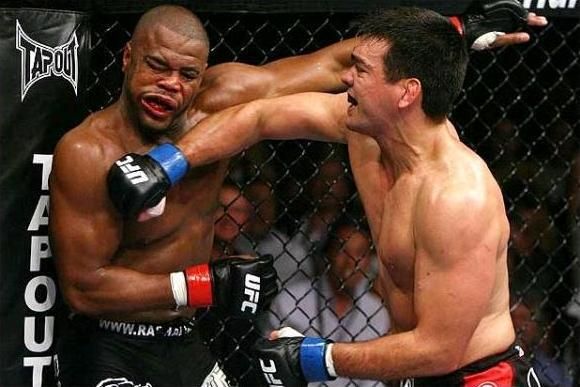 UFC98-Evansvs.Machida-11.LyotoMachidavs.RashadEvans.jpg