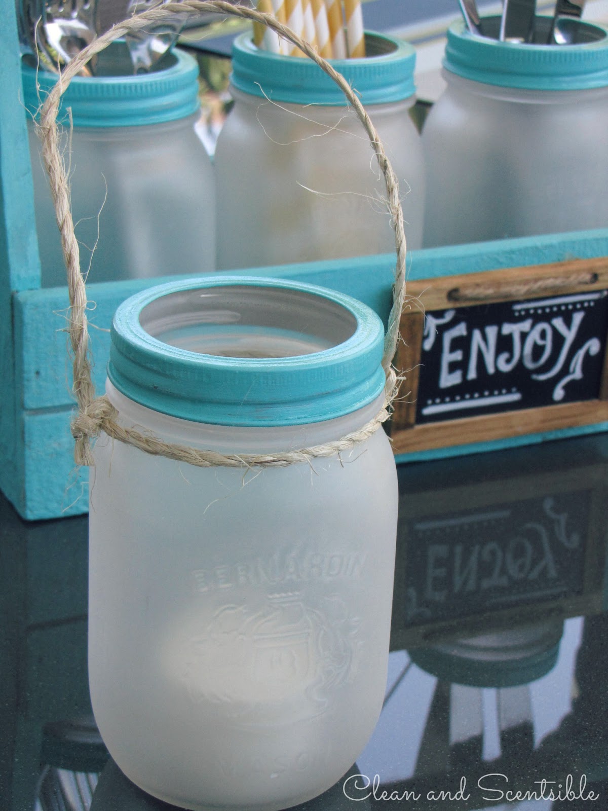 Cute Mason jar decor...so adorable and I really like the fresh summer