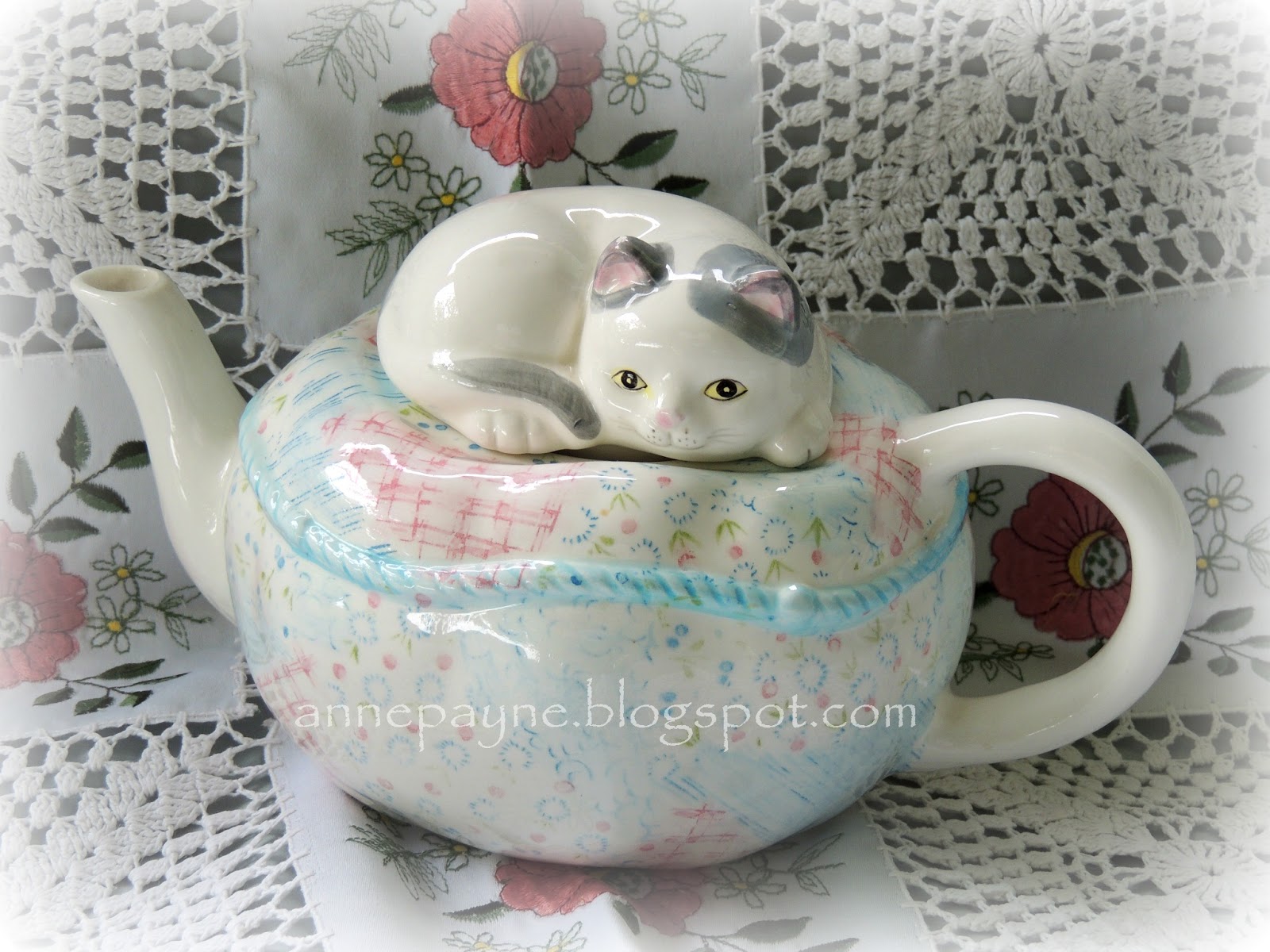 Stuff & Nonsense Giveaway Teapot w/ Kitten Lid