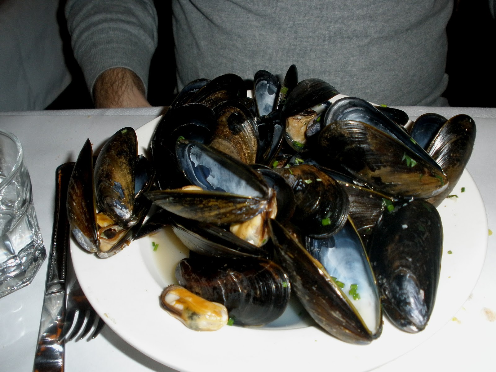 How To Eat Mussels At Restaurant at Joseph Wren blog