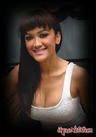 http://3.bp.blogspot.com/-ng-Fmrx7hZ4/T_LGaUCshVI/AAAAAAAAChc/k934ANSJoEc/s1600/Julia+Perez+%25E2%2580%2593+Siti+Nurbaya.jpeg