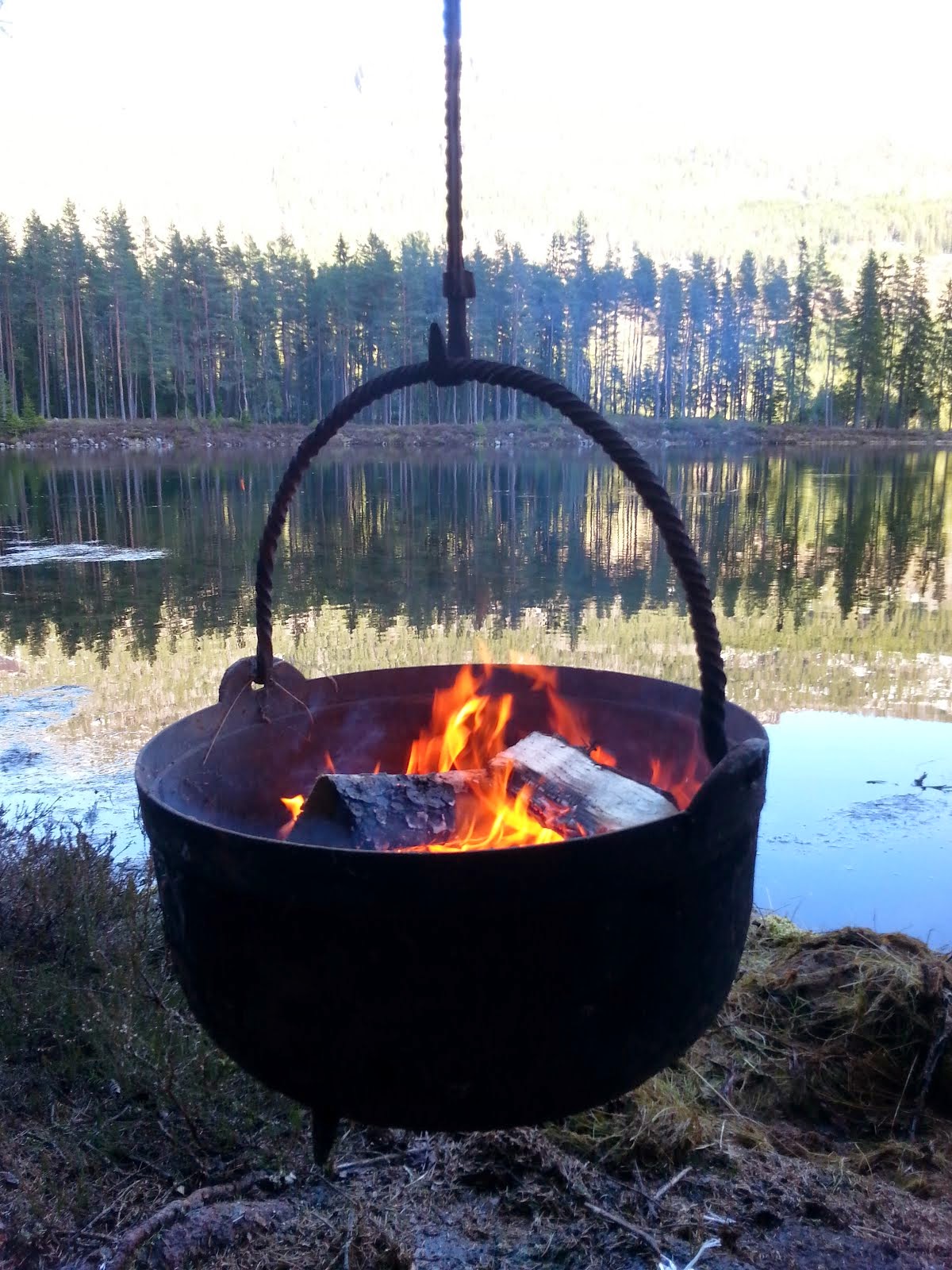 Bålpanne/ sitting place by the river