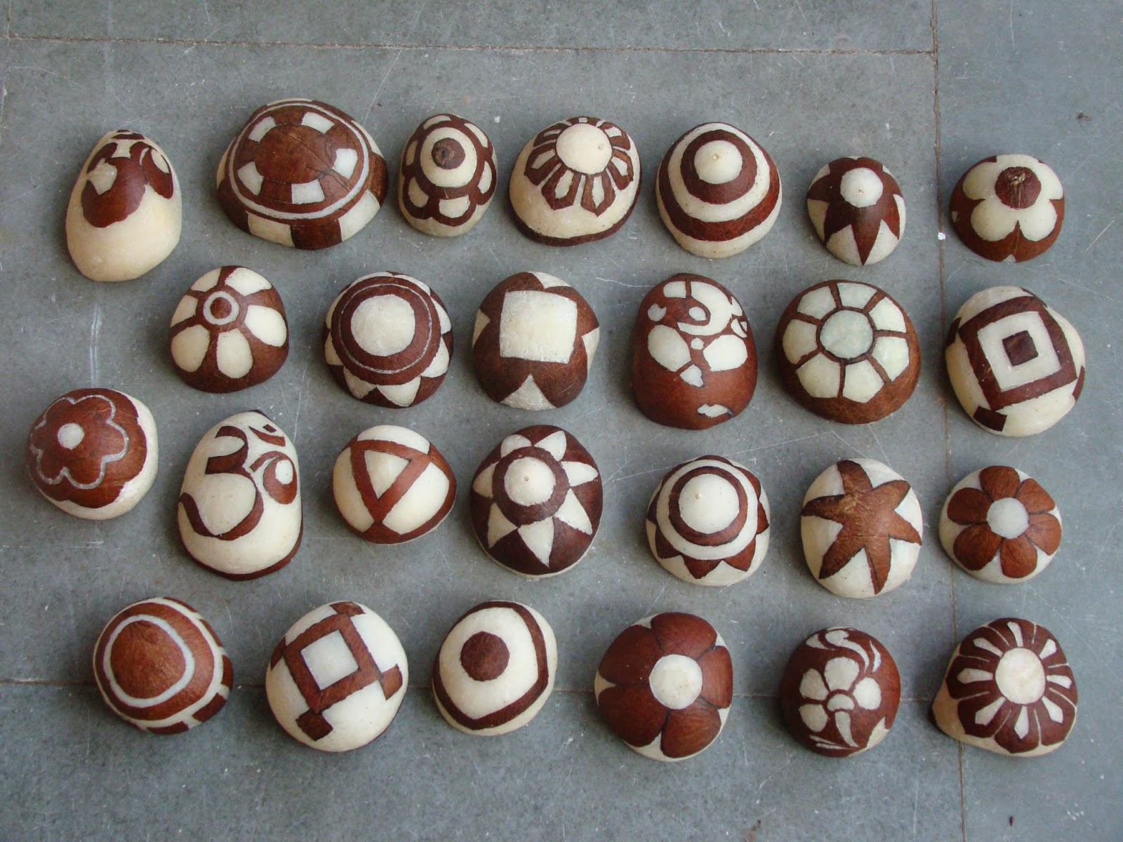 Saily Panse Art work from dry coconut