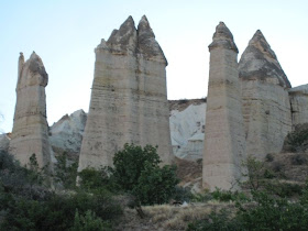 Unik, Di Turki Ada Batu Bebatuan Yang Berbentuk Menara Kastil [ www.Up2Det.com ]